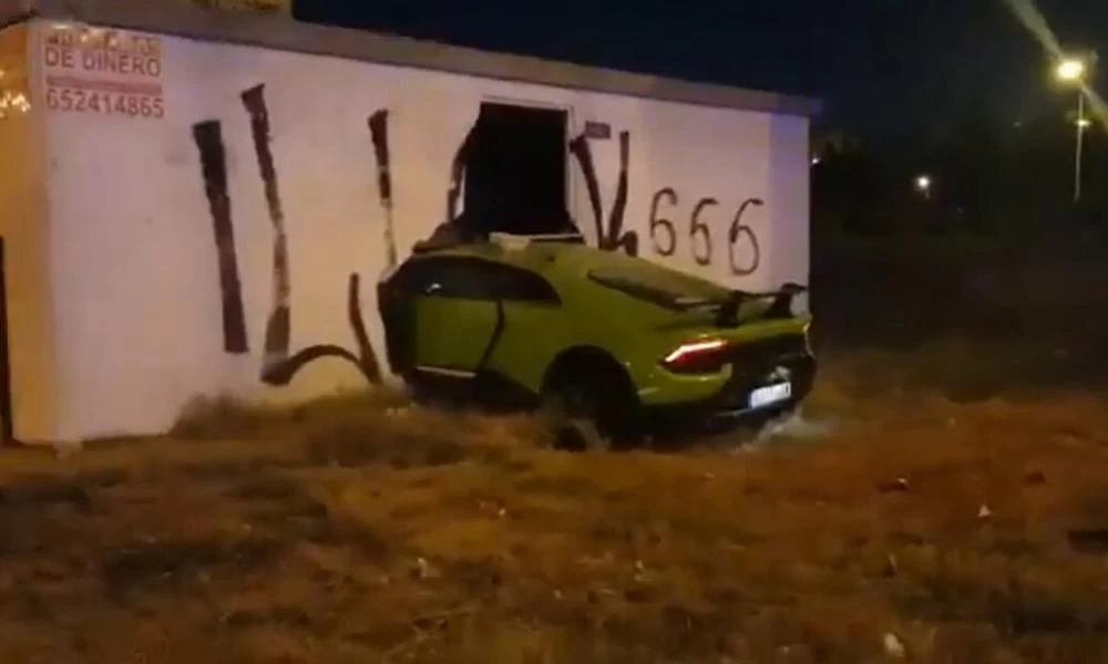 Δανείστηκε από τον φίλο του την Lamborghini και την τράκαρε!